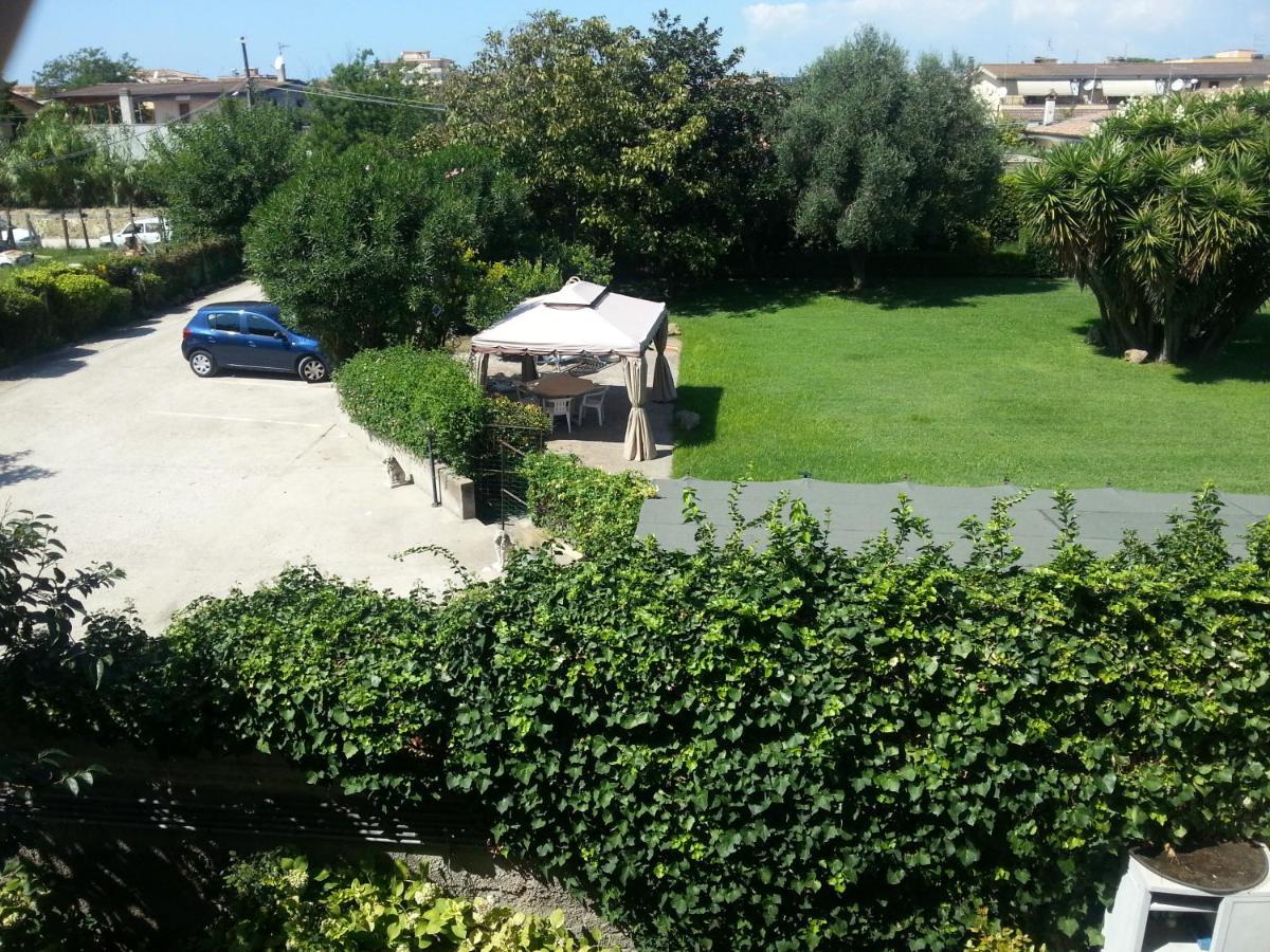 Garden Basement - Seminterrato Max 4 Ospiti - Fiumicino Vicino Aeroporto E Fiera Daire Dış mekan fotoğraf