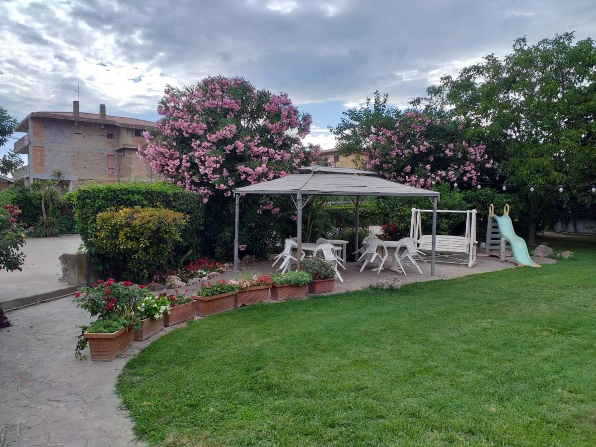 Garden Basement - Seminterrato Max 4 Ospiti - Fiumicino Vicino Aeroporto E Fiera Daire Dış mekan fotoğraf