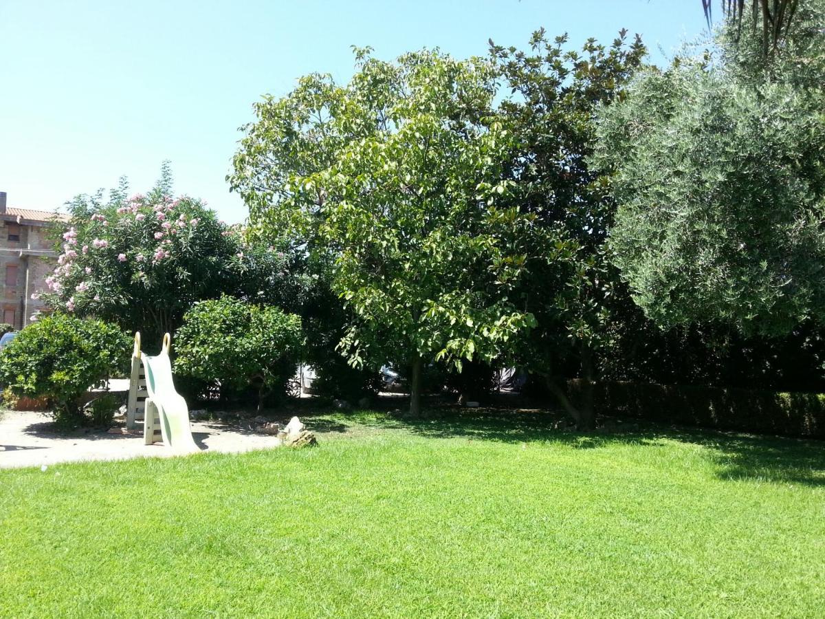 Garden Basement - Seminterrato Max 4 Ospiti - Fiumicino Vicino Aeroporto E Fiera Daire Dış mekan fotoğraf