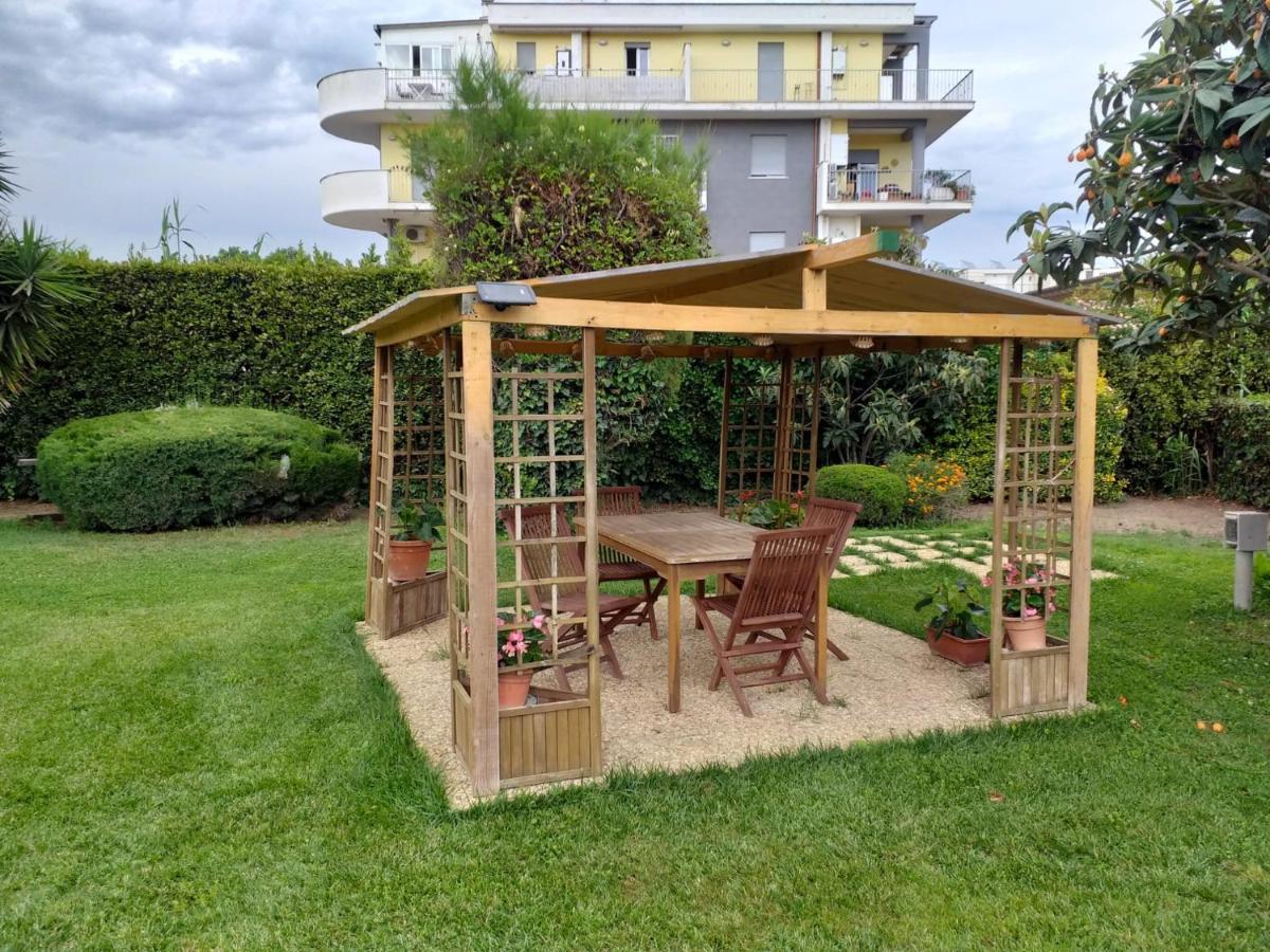 Garden Basement - Seminterrato Max 4 Ospiti - Fiumicino Vicino Aeroporto E Fiera Daire Dış mekan fotoğraf