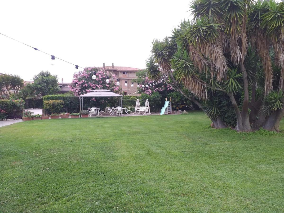 Garden Basement - Seminterrato Max 4 Ospiti - Fiumicino Vicino Aeroporto E Fiera Daire Dış mekan fotoğraf