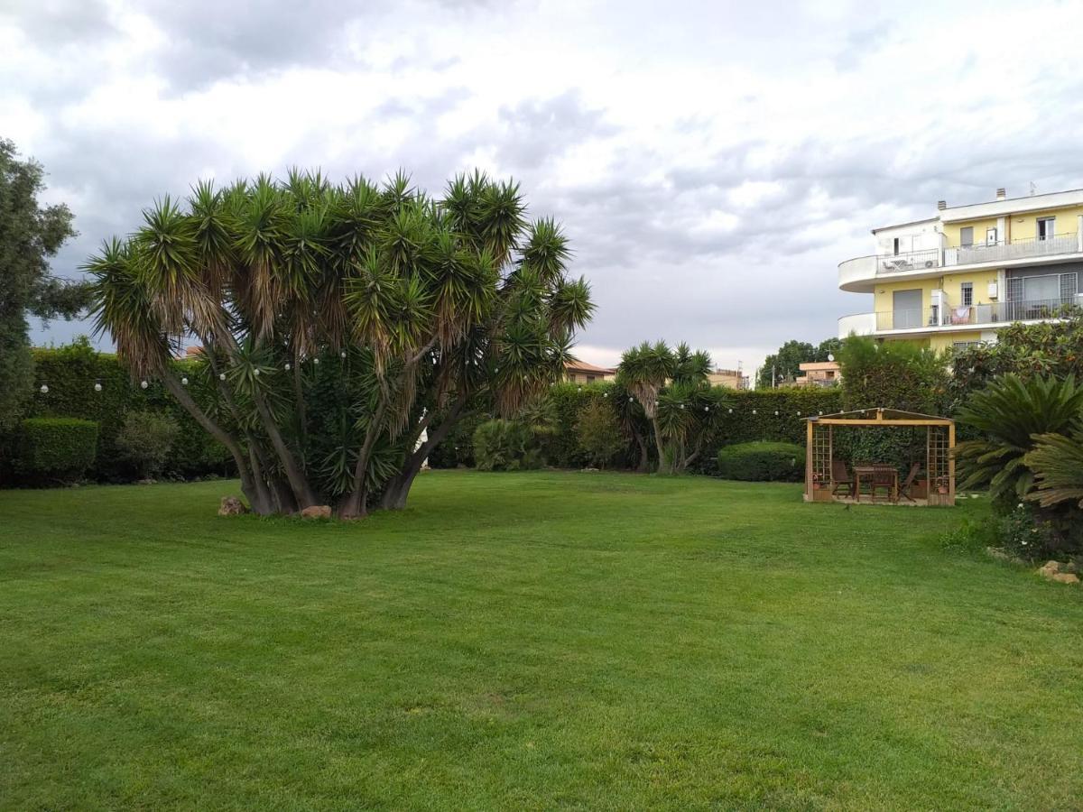 Garden Basement - Seminterrato Max 4 Ospiti - Fiumicino Vicino Aeroporto E Fiera Daire Dış mekan fotoğraf