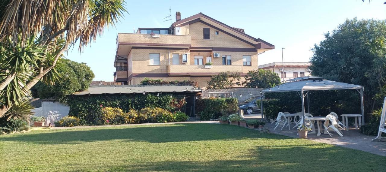 Garden Basement - Seminterrato Max 4 Ospiti - Fiumicino Vicino Aeroporto E Fiera Daire Dış mekan fotoğraf